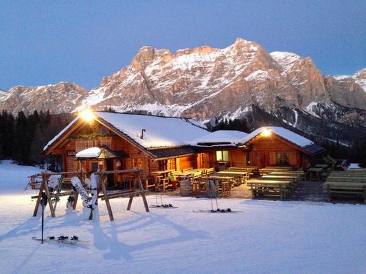 Foto esterno Rifugio La Ütia
