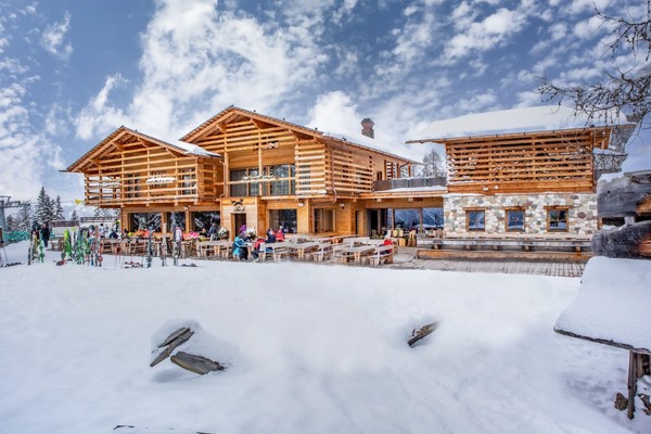 Photo exteriors Mountain hut Lèe