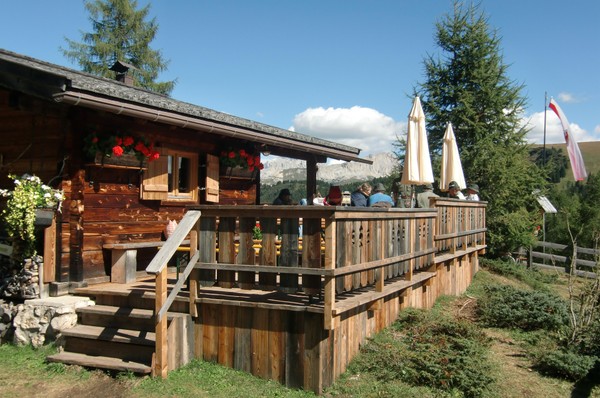 Photo exteriors Mountain hut Munt Planfistì