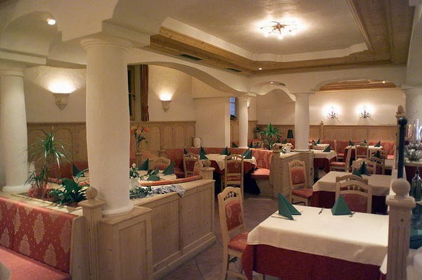 The restaurant San Cassiano Tiac