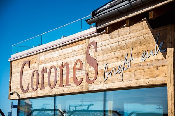 Photo of some details Corones