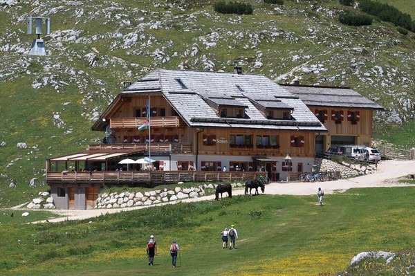 Foto esterno Rifugio Sennes