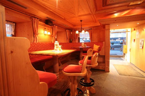 Foto von der Bar Restaurant Pizzeria Hofer's Braustube - Maciaconi