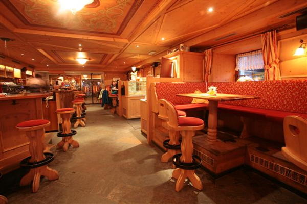Foto von der Bar Restaurant Pizzeria Hofer's Braustube - Maciaconi