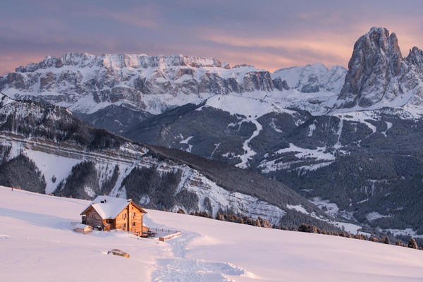 Foto Außenansicht Berghütte mit Zimmern Resciesa