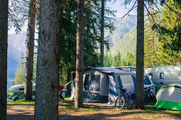 Foto esterno Campeggio Lago di Dobbiaco - Toblacher See