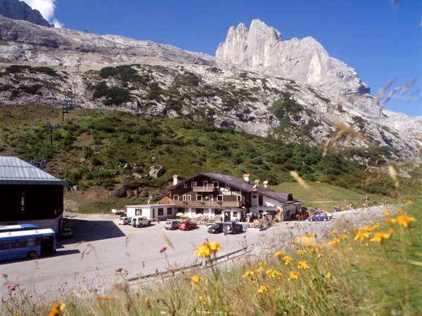 Sommer Präsentationsbild Berghütte Passo Fedaia