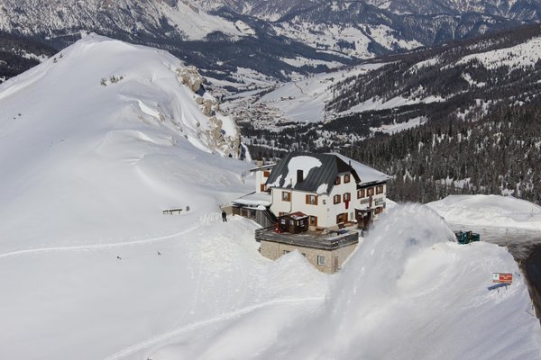 Winter Präsentationsbild Berghütte Valparola