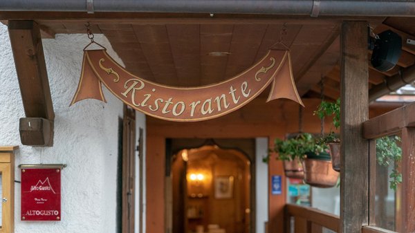 Foto di alcuni dettagli Baita Fraina