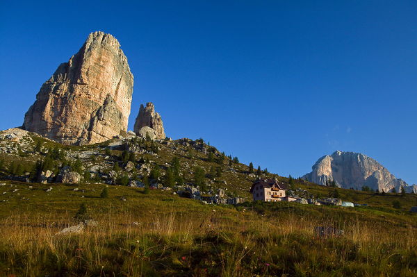 La posizione Rifugio con camere Cinque Torri Cortina d'Ampezzo