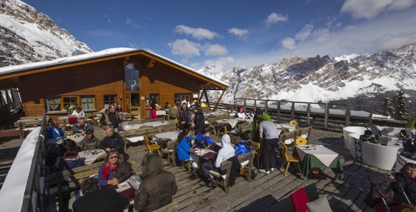 Photo exteriors Mountain hut Col Drusciè