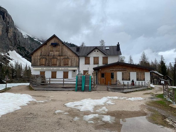 Foto esterno in inverno Croda da Lago