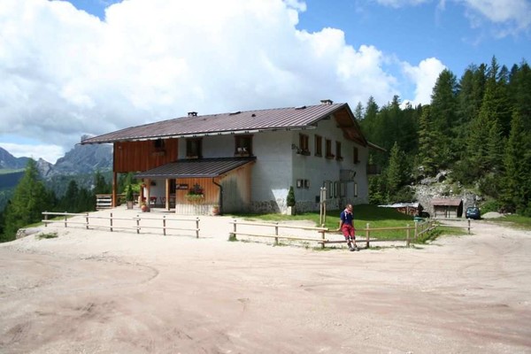 Foto Außenansicht Berghütte Dibona