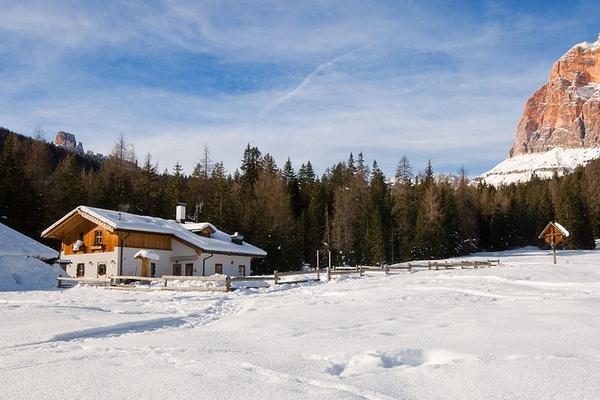 Foto invernale di presentazione Malga Peziè de Parù