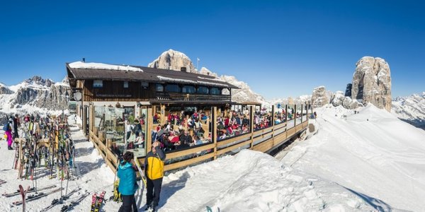 Foto invernale di presentazione Rifugio Scoiattoli