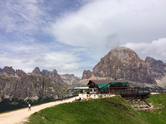 Foto Außenansicht Berghütte mit Zimmern Scoiattoli