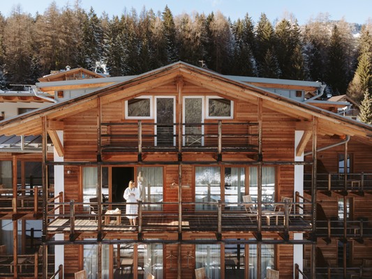 Foto Außenansicht Design & Suite Hotel Ciarnadoi