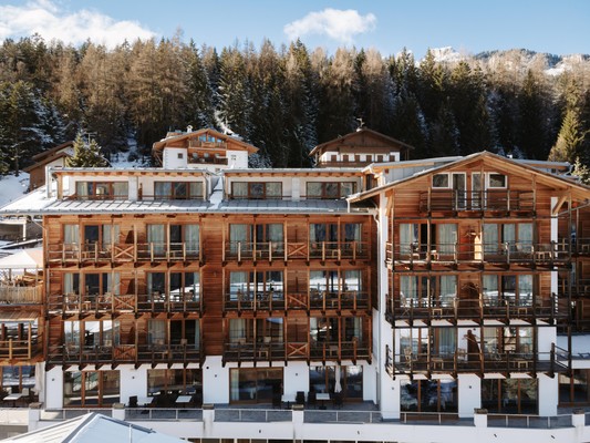 Foto Außenansicht Design & Suite Hotel Ciarnadoi