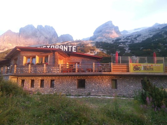 Foto esterno Rifugio con camere Cima Undici