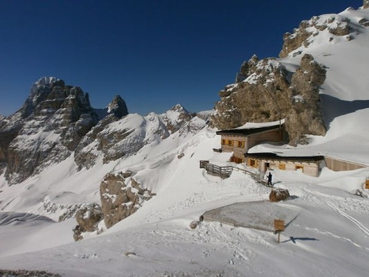 Position Mountain hut with rooms Passo Principe Pozza di Fassa