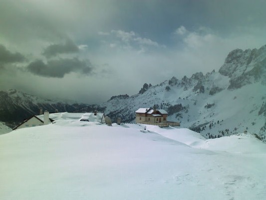 Position Mountain hut with rooms Passo Principe Pozza di Fassa