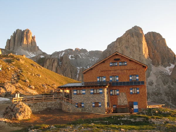 Foto esterno in estate Roda di Vaèl - Rotwandhütte