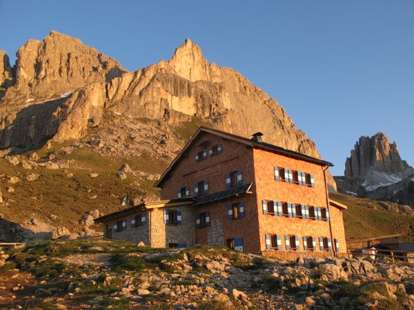 Foto esterno in estate Roda di Vaèl - Rotwandhütte