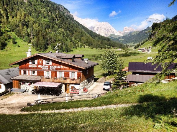 Foto esterno in estate Micheluzzi