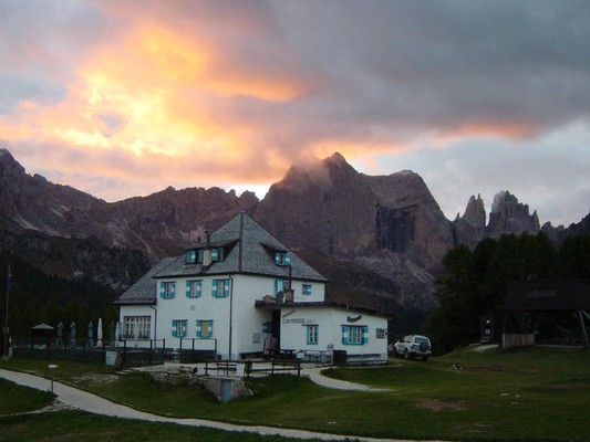 Foto Außenansicht Berghütte Ciampedie