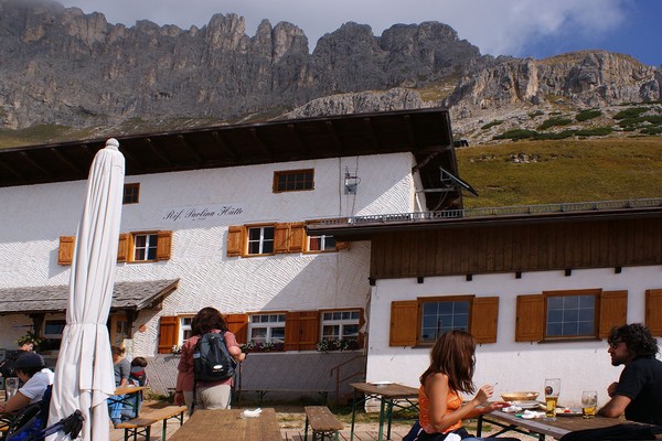 Foto Außenansicht Berghütte mit Zimmern Paolina