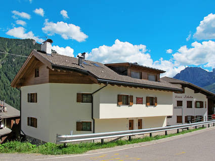 Foto Außenansicht El Tobià Mountain Apartments