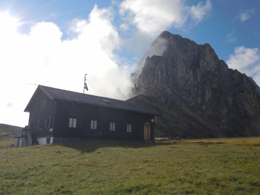 Photo exteriors Mountain hut with rooms Passo San Nicolò