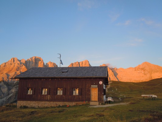 Photo exteriors Mountain hut with rooms Passo San Nicolò