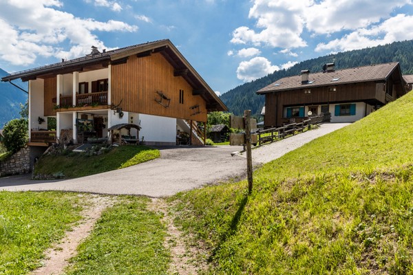 Foto Außenansicht Ferienwohnungen auf dem Bauernhof Ciasa dò Paré