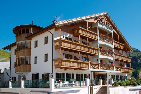 Foto esterno Ristorante Stube Ladina