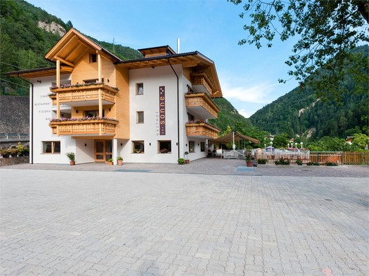Photo exteriors Restaurant Zur Sonne