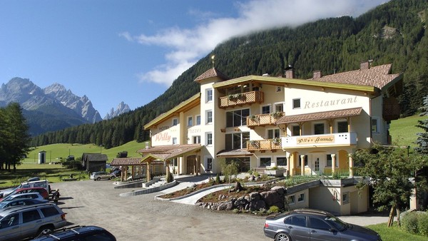 Foto Außenansicht Restaurant Hotel Willy