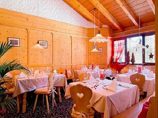 The restaurant Carezza / Karersee Alpenrose