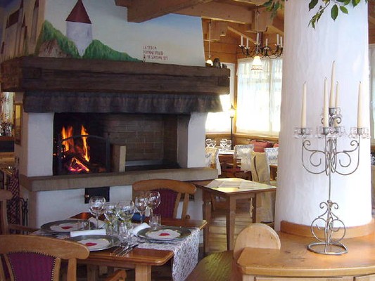 The restaurant Canazei Chalet Monti Pallidi