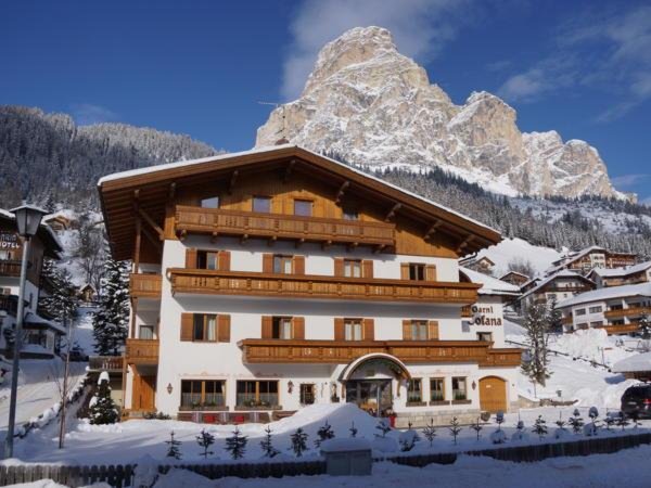Foto esterno in inverno Tofana