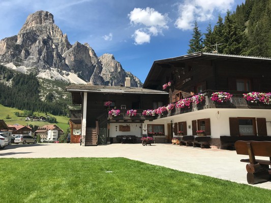 Foto Außenansicht Garni + Ferienwohnungen La Vara