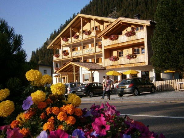 Foto esterno in estate Monti Pallidi