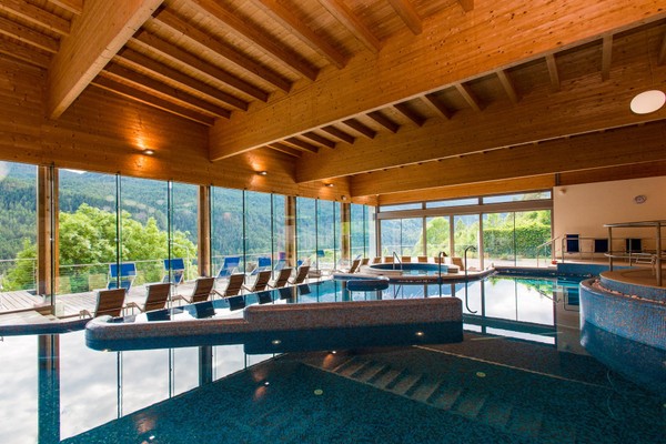 Foto des Hallenschwimmbads