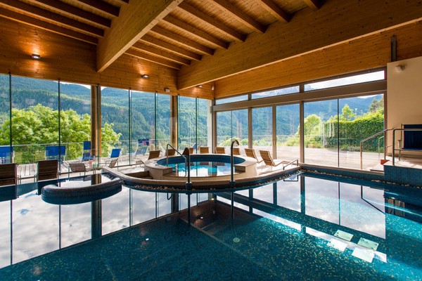 Foto des Hallenschwimmbads