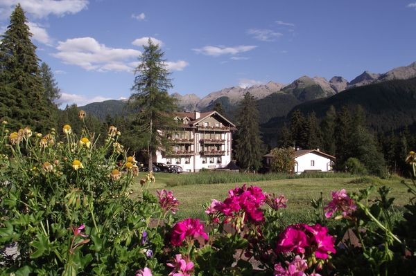 Foto Außenansicht Hotel Canada