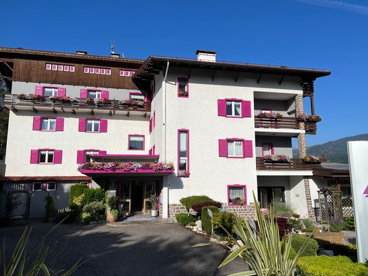 Foto estiva di presentazione Hotel Latemar