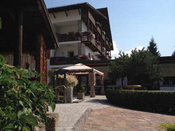Foto esterno Hotel Latemar