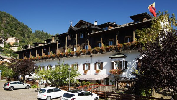 Foto esterno in estate Hotel Ancora & Suites