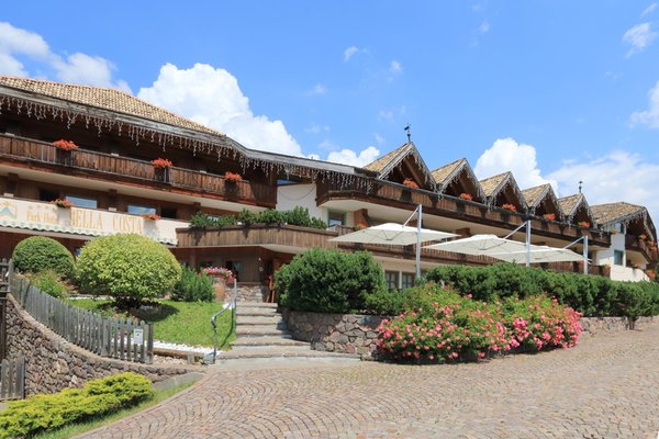 Photo exteriors in summer Bellacosta Parkhotel