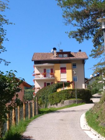Foto esterno in estate Villa Maria